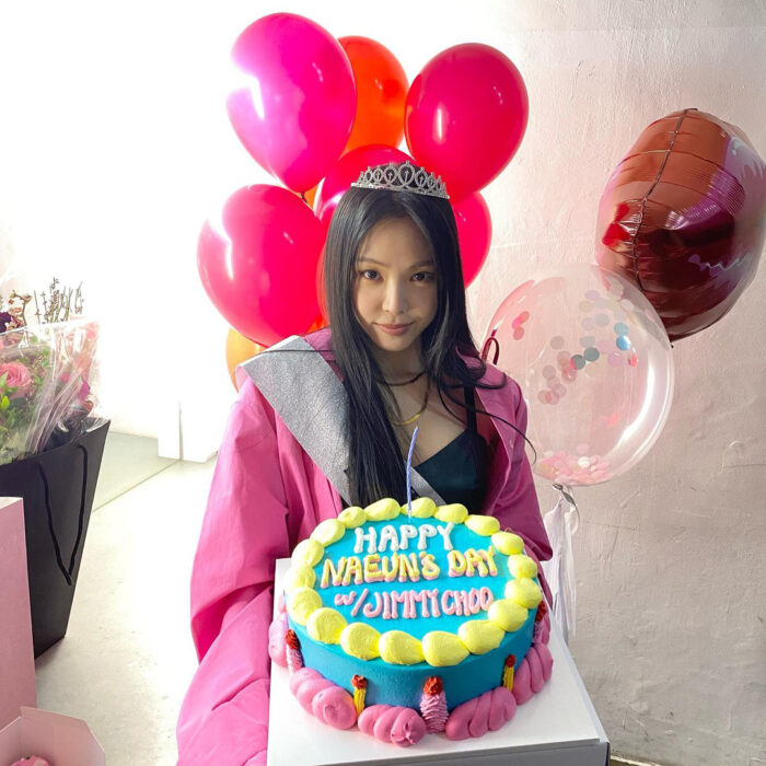 Apink Son Na Eun celebrated her birthday wearing Pangaia pink shirt