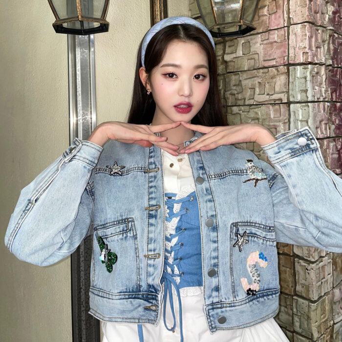 IVE Won Young outfit from Feb 26, 2022 : Satin denim jacket