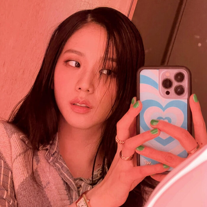 Jisoo was seen wearing Common Unique vest and more on Instagram (2022 Feb 21)