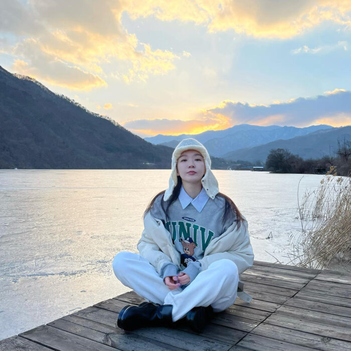 Kang Min Kyung was seen wearing cute sweatshirt and balaclava from Korean brand on Instagram (2022 Feb 17)