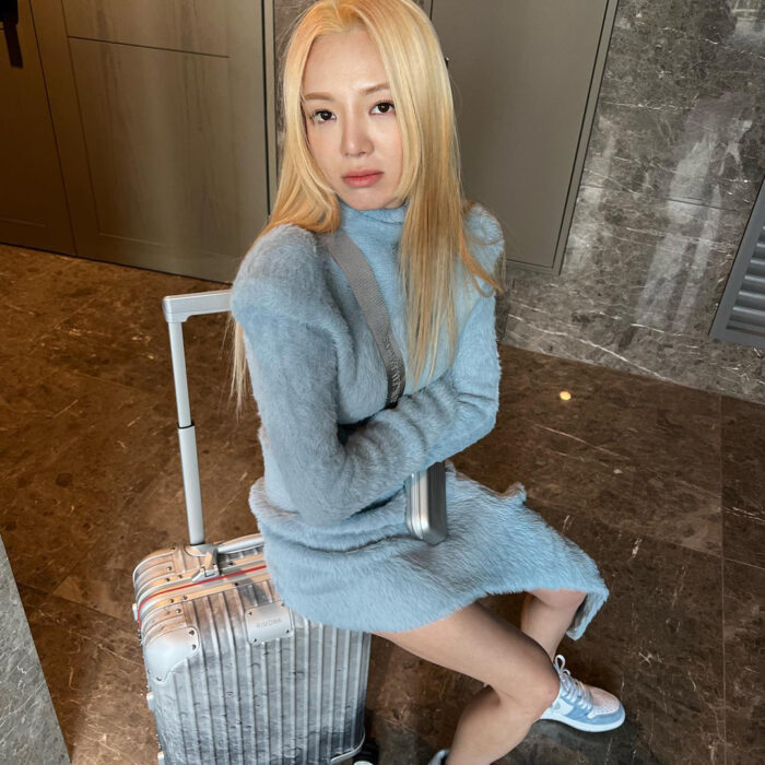 SNSD Hyoyeon outfit from Feb 20. 2022 : H&M sweater and Air Jordan 1 High