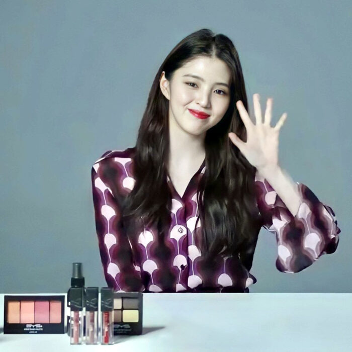 The new face of BYS Cosmetics PH, Han So Hee was seen wearing Zara blouse