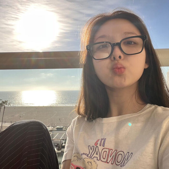 Twice Nayeon was seen wearing RE/DONE t-shirt and Gentle Monster glasses