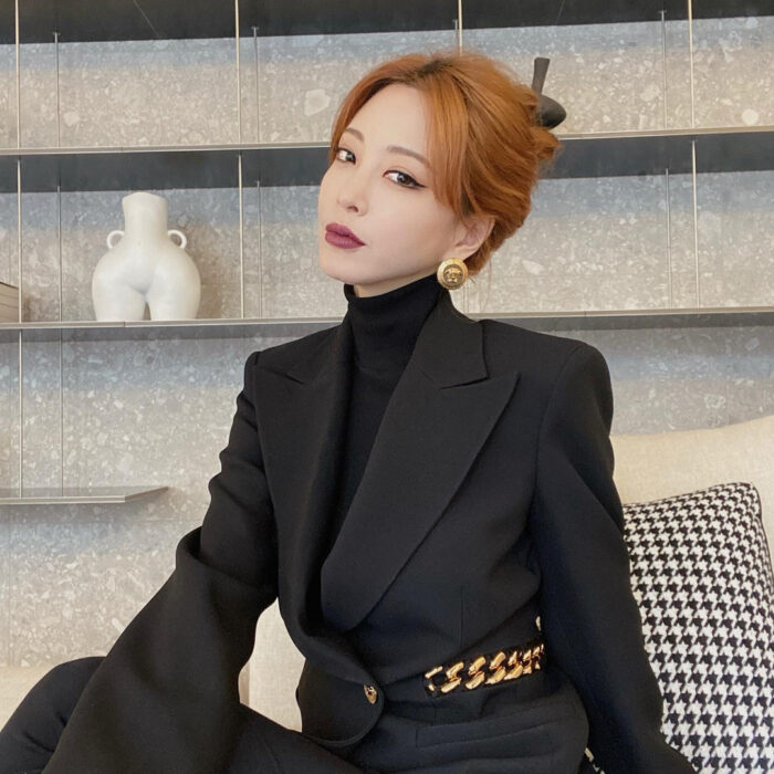 Where to buy Han Ye Seul's chic dress and earrings? (Hint: Versace)