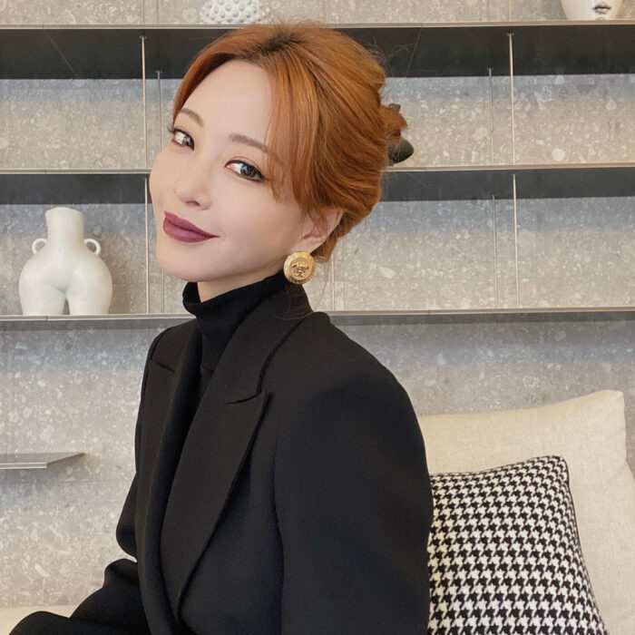 Where to buy Han Ye Seul's chic dress and earrings? (Hint: Versace)