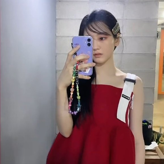 Cho Yi Hyun outfit from March 29, 2022 : Louis Vuitton dress and more