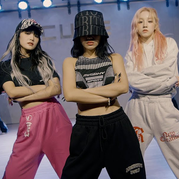 (G)I-Dle Soyeon Outfit in MY BAG (Choreography Practice Video) : Misbhv tank top and more