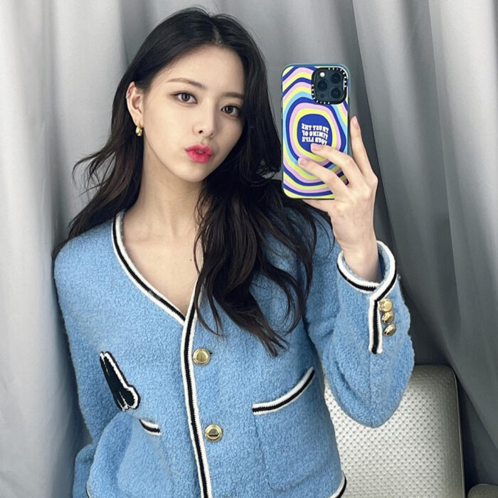 Itzy Yuna outfit from March 21, 2022 : Miu Miu jacket and more
