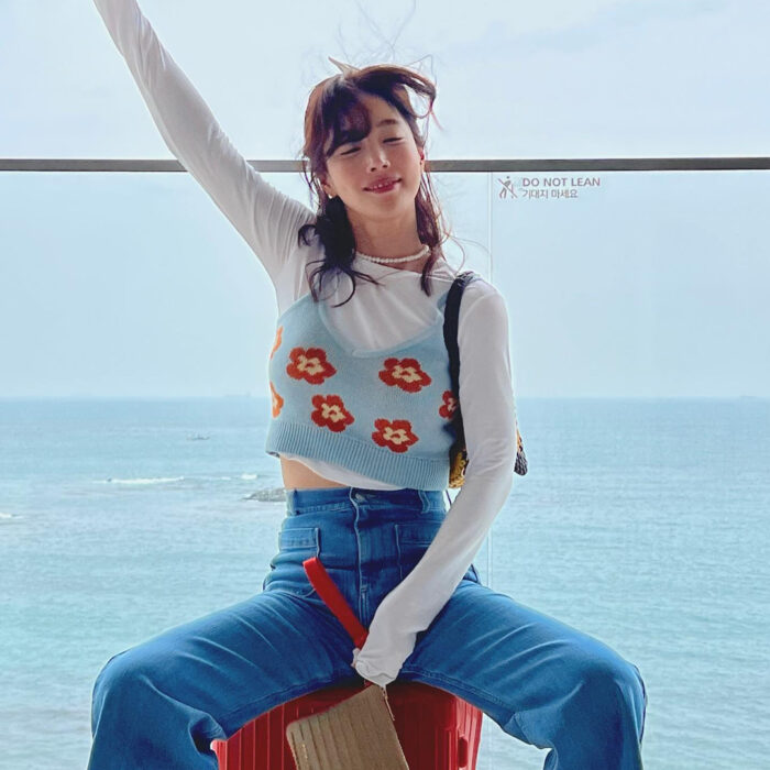 Ki Eun Se outfit from March 27, 2022 : Zara top and more