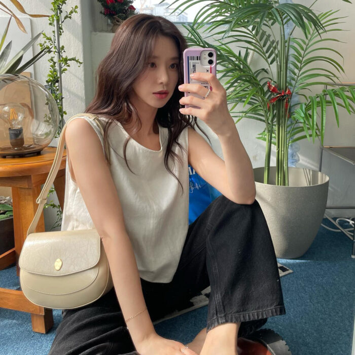 Lee Joo Been outfit from March 22, 2022 : Ostkaka shoes and more