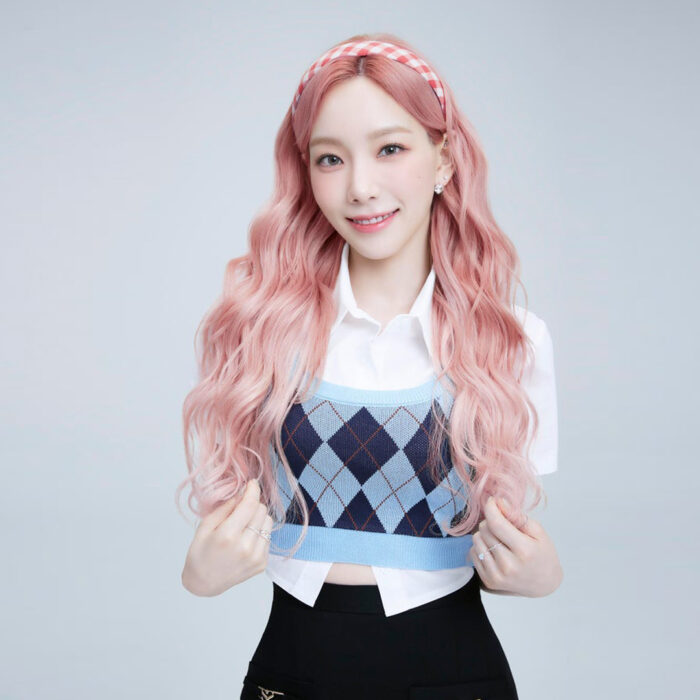 SNSD Taeyeon outfit in eZn advertisement : Sandro skirt and more