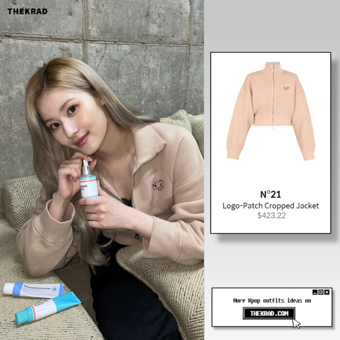 Twice Sana outfit from March 22, 2022 : Nº21 jacket