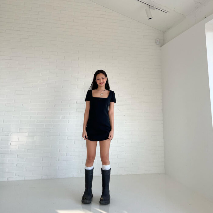Blackpink Jennie outfit from April 4, 2022 : Balenciaga x Crocs boots and more