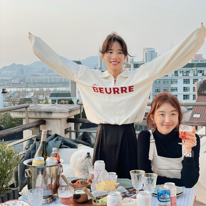 Ki Eun Se outfit from April 10, 2022 : Maniere sweatshirt