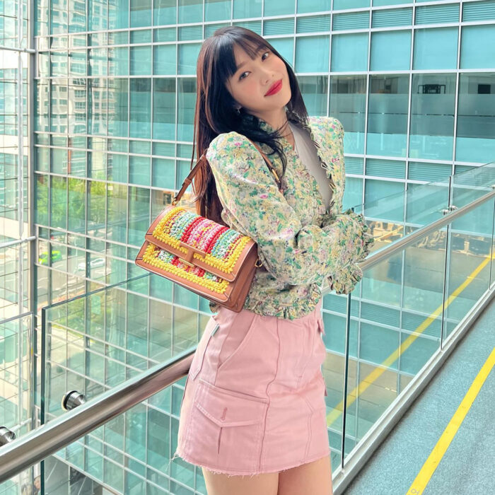 Red Velvet Joy outfit from April 27, 2022 : Tod's bag and more