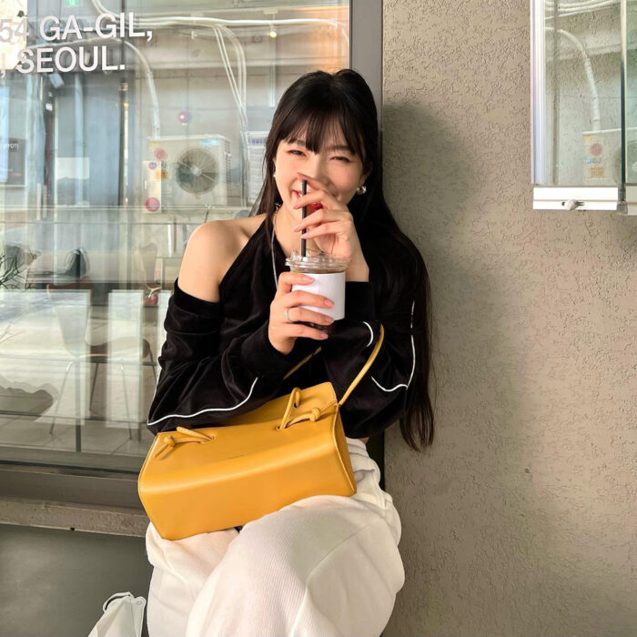 Red Velvet Joy outfit from April 29, 2022 : Yuzefi bag and more