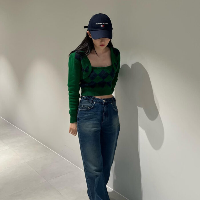 Red Velvet Seulgi outfit from April 11, 2022 : Tommy Jeans cap and more