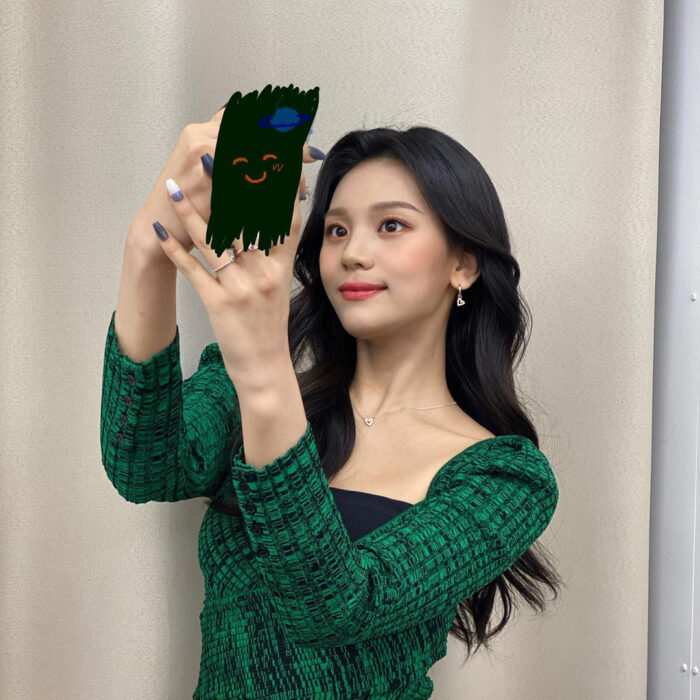 VIVIZ Umji outfit from March 31, 2022 : Self-Portrait cropped top