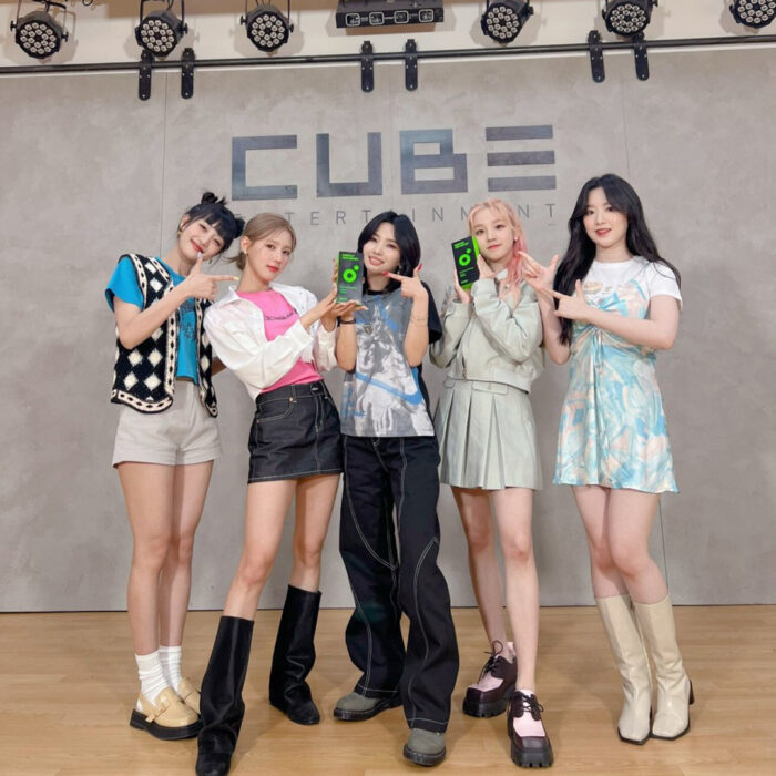 (G)I-dle Miyeon outfit from May 3, 2022 : Curetty t-shirt and more