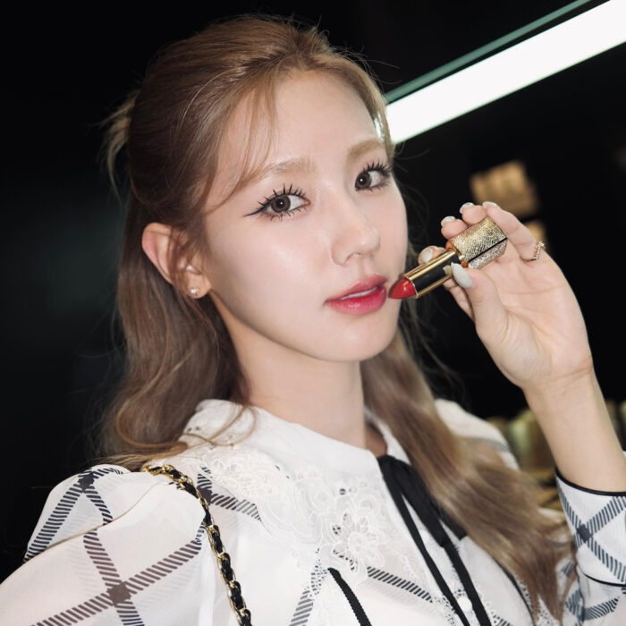(G)I-dle Miyeon outfit from May 5, 2022 : Self-Portrait blouse and more
