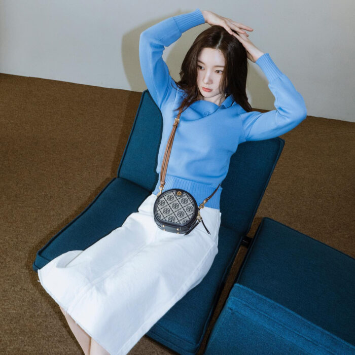 Jung Chae Yeon outfit from May 1, 2022 : Tory Burch sweater and more