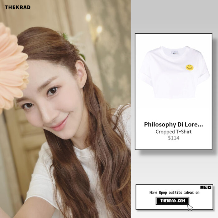 Park Min Young outfit from May 19, 2022 : Smiley t-shirt