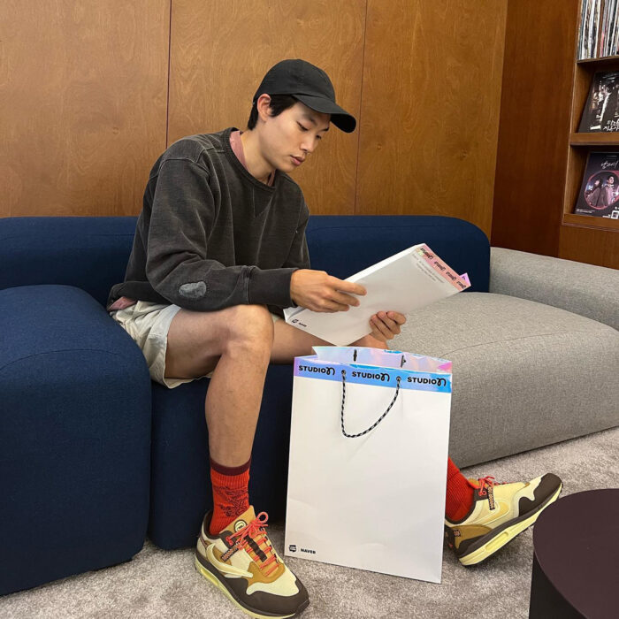 Ryu Jun Yeol outfit from May 30, 2022 : Nike x Travis Scott sneaker and more