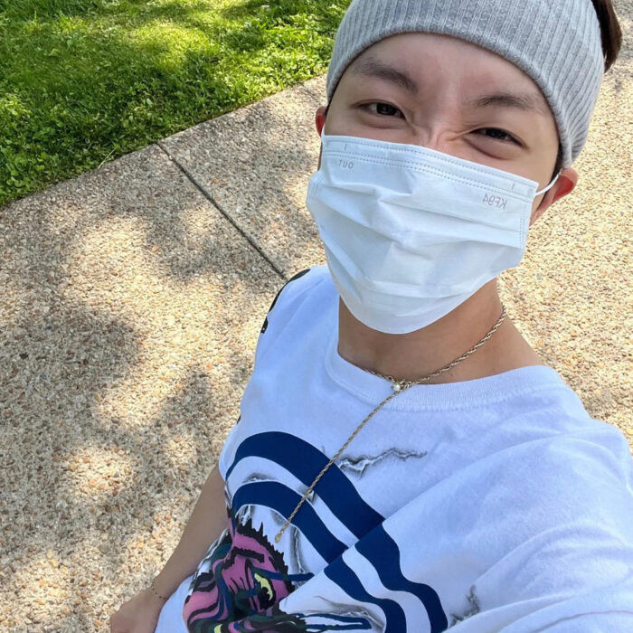 BTS J-Hope outfit from May 31, 2022 : Cactus Jack t-shirt and more