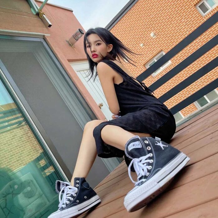 (G)I-dle Soyeon outfit from June 4, 2022 : Stussy x Converse sneakers and more