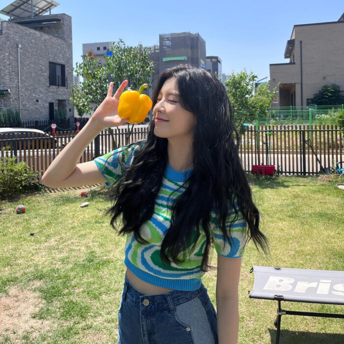 Lee Sun Bin outfit from June 23, 2022 : Andersson bell sweater and more
