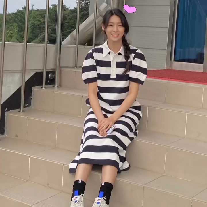 Seol Hyun outfit from June 26, 2022 : Tom Sachs x Nike sneakers and more