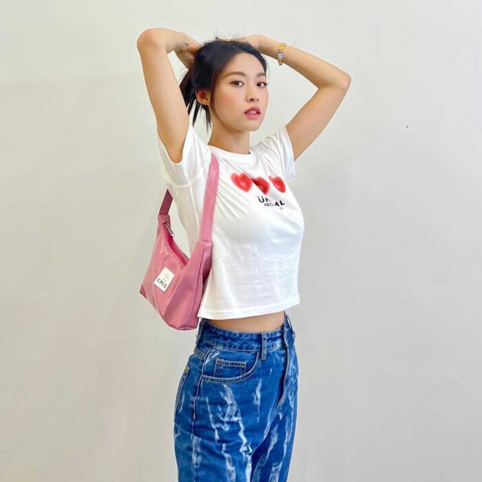 Seol Hyun outfit from June 9, 2022 : Emis bag and more