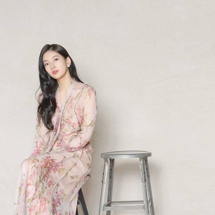 Suzy outfit seen from Cine21 interview on June 18, 2022 : Blumarine dress