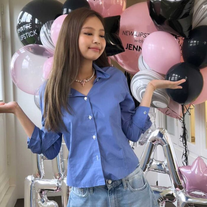 Blackpink Jennie outfit from July 17, 2022 : Nieeh shirt and more