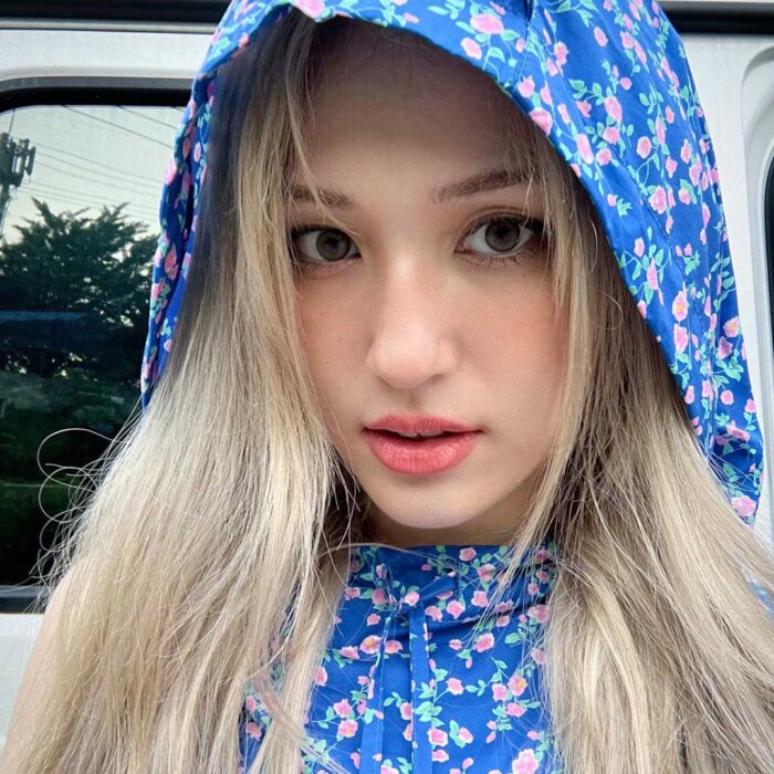 Jeon So Mi outfit from July 4, 2022 : Prada scrunchie and more
