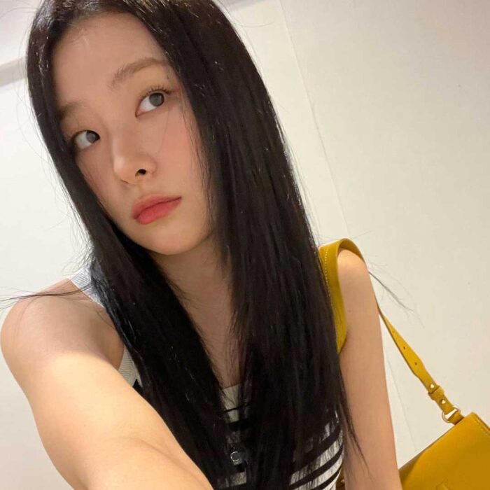 Red Velvet Seulgi outfit from July 27, 2022 : Max Mara tank top and more
