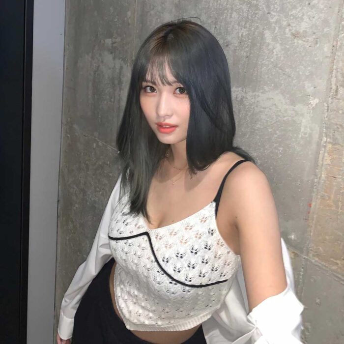 Twice Momo outfit from July 19, 2022 : Sincethen sleeveless top