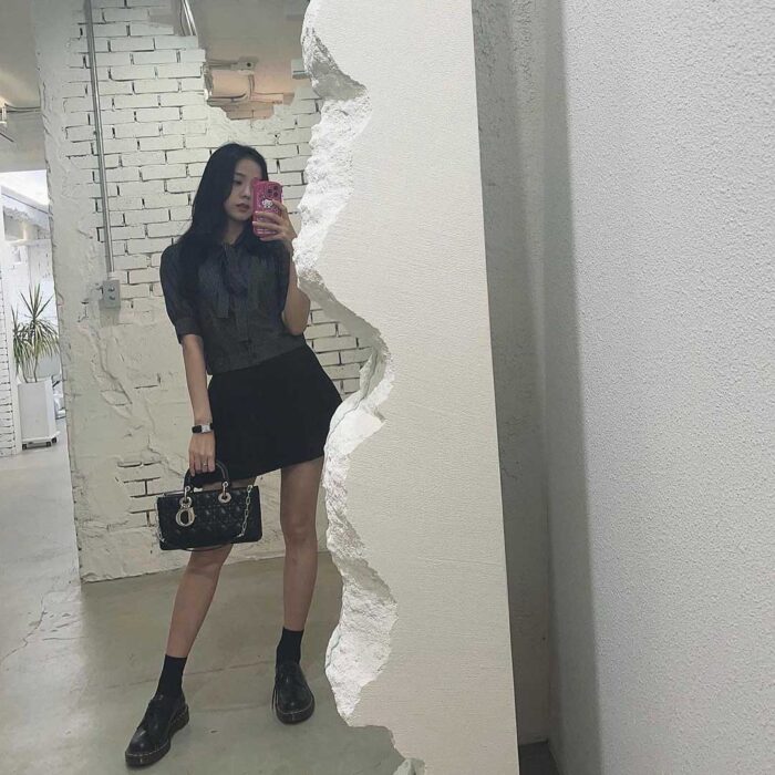 Blackpink Jisoo outfit from Aug 5, 2022 : Dior bag and more