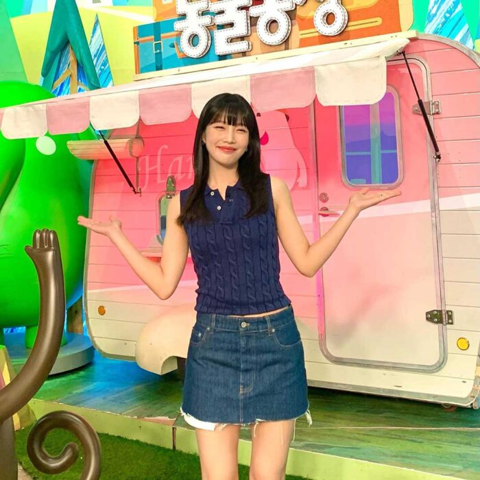 Red Velvet Joy outfit from July 31, 2022 : Tods loafers and more